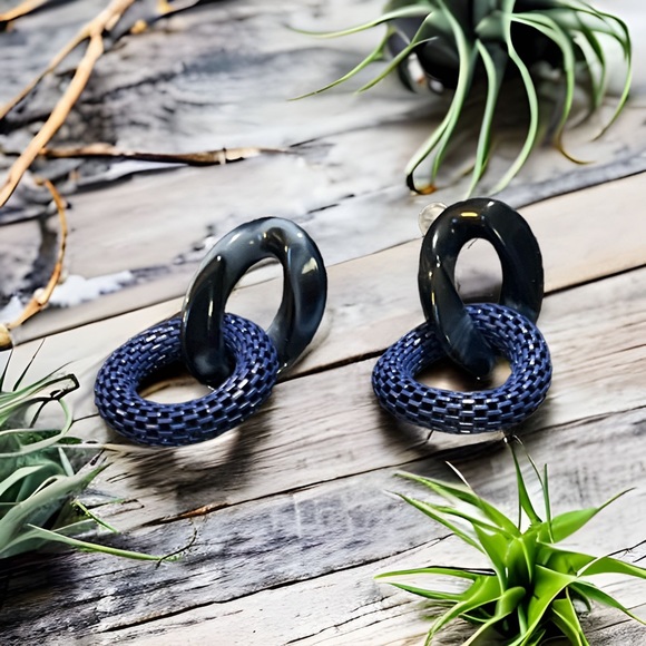 Acrylic Mesh Blue Marbled Linked Circle Stud Earrings - Picture 3 of 5